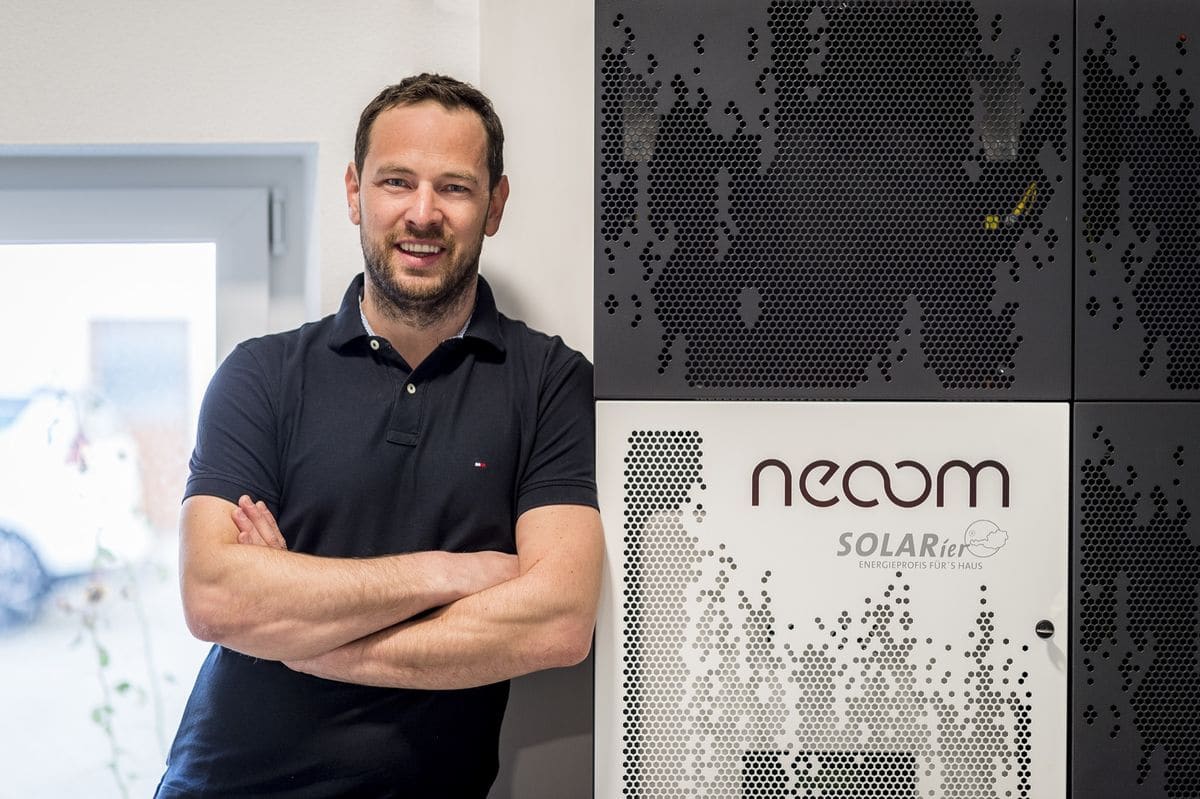 Kurt Mayr stetzt auf neoom KJUUBE