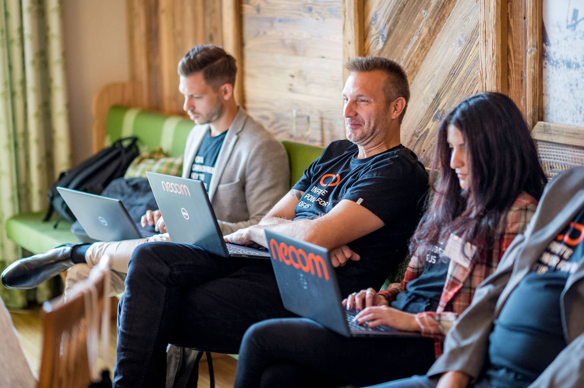 neoom employees preparing